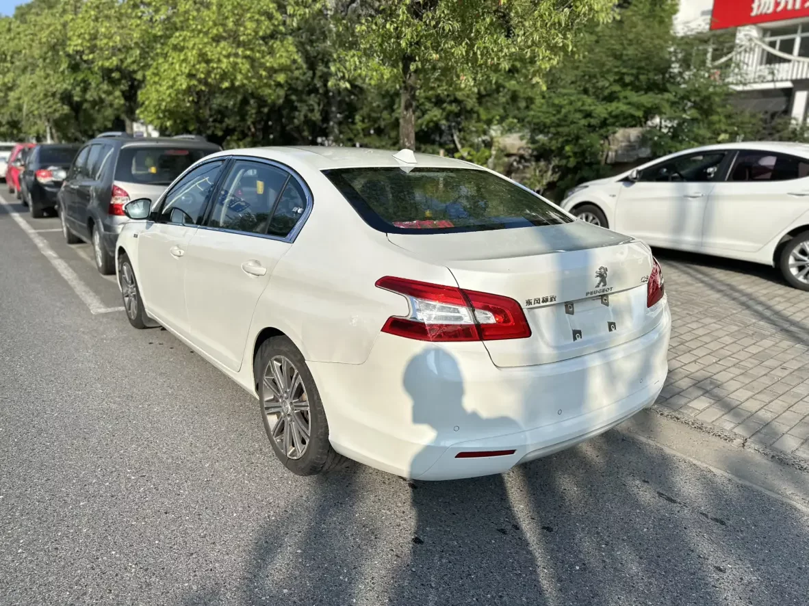 Peugeot 408