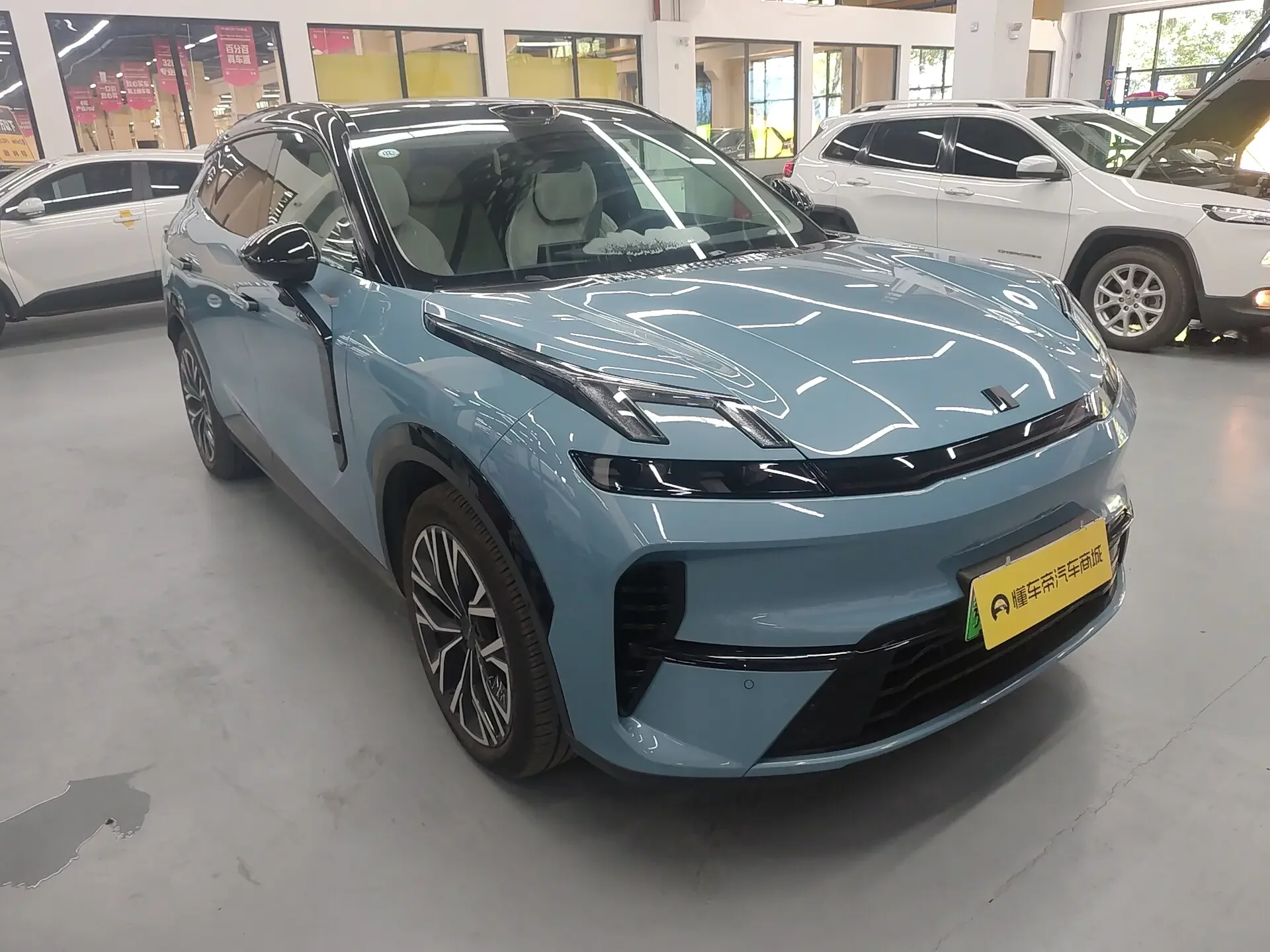 Lynk & Co 08 EM-P