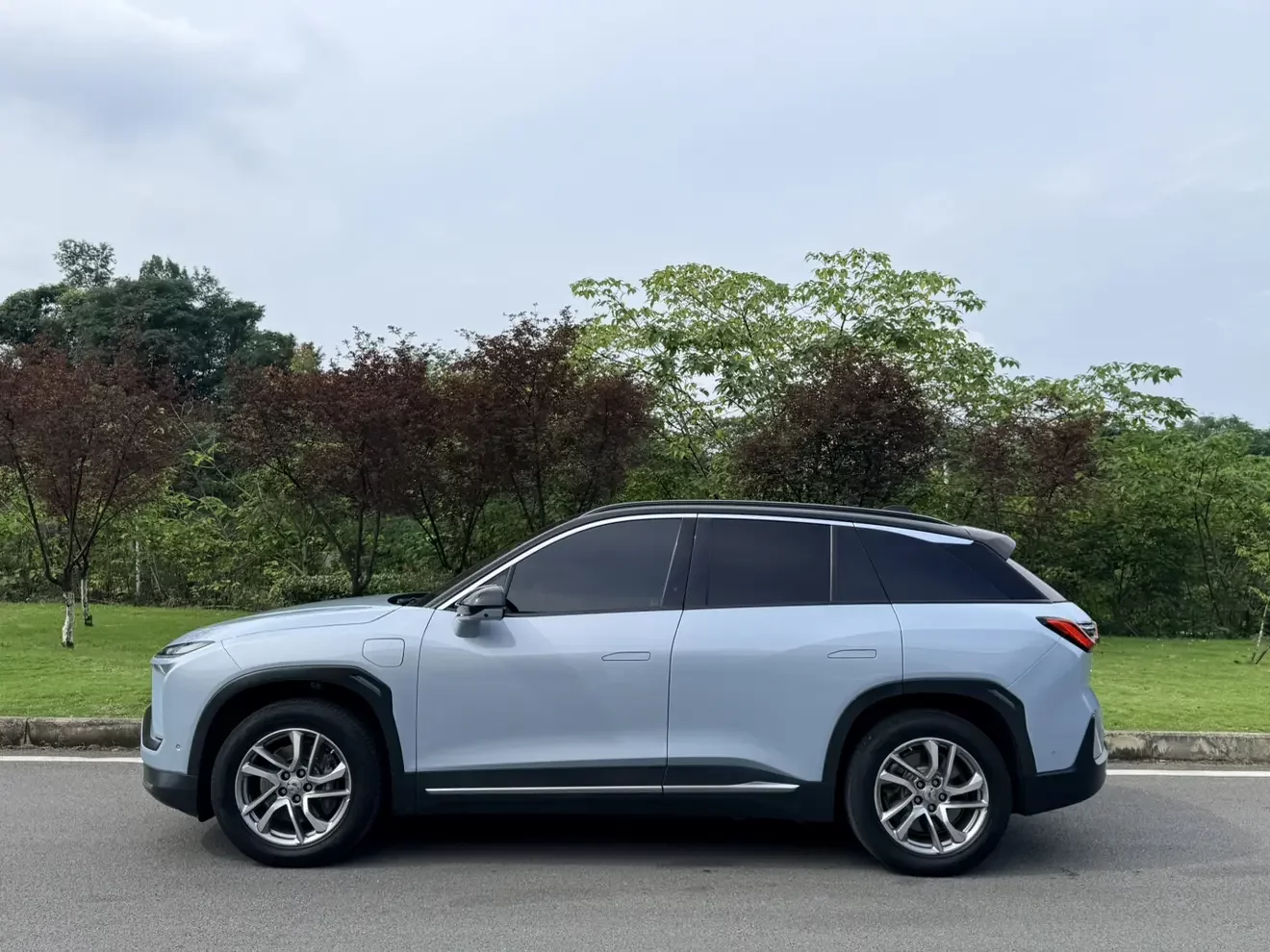 NIO ES6
