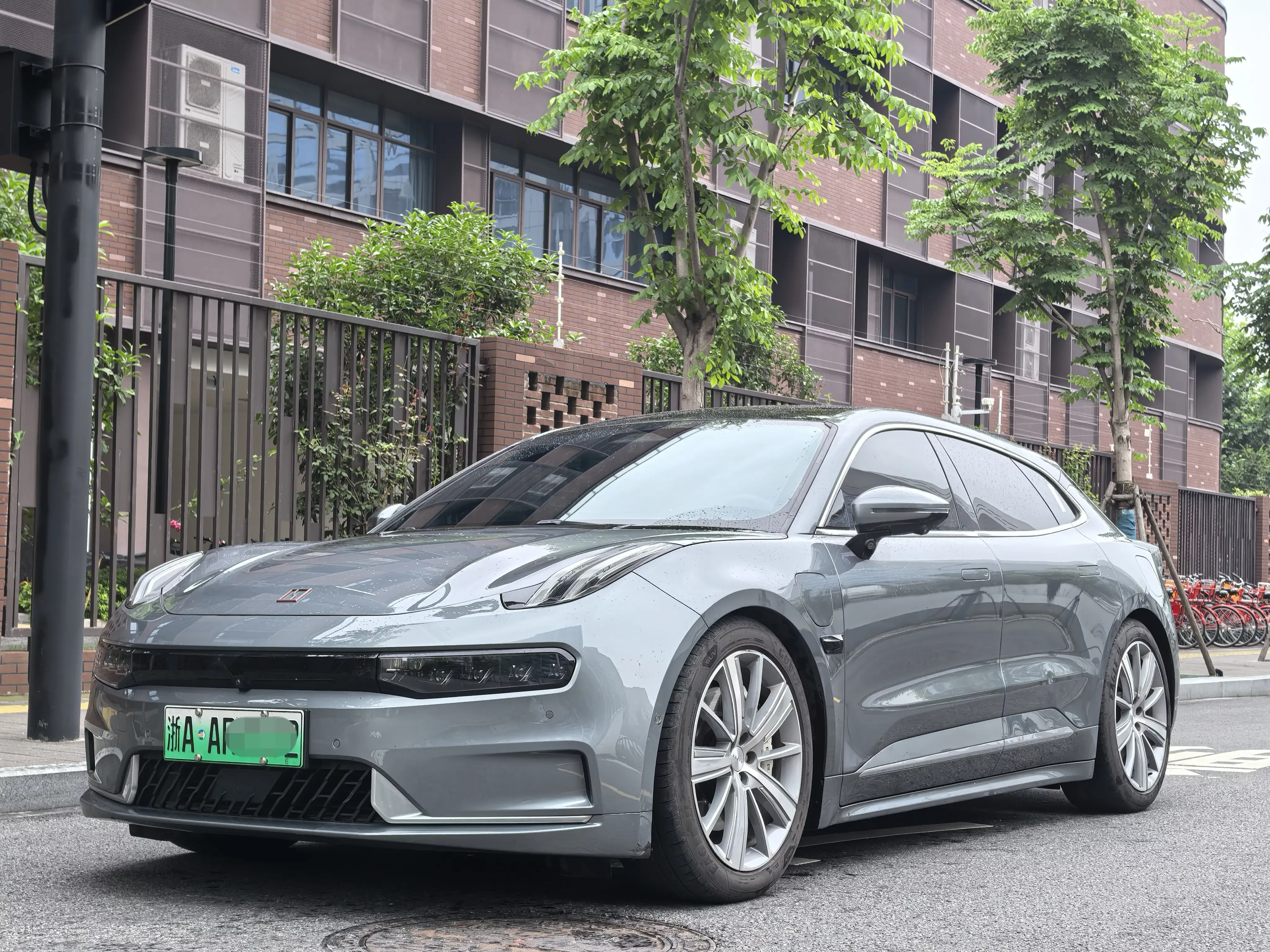 ZEEKR 001