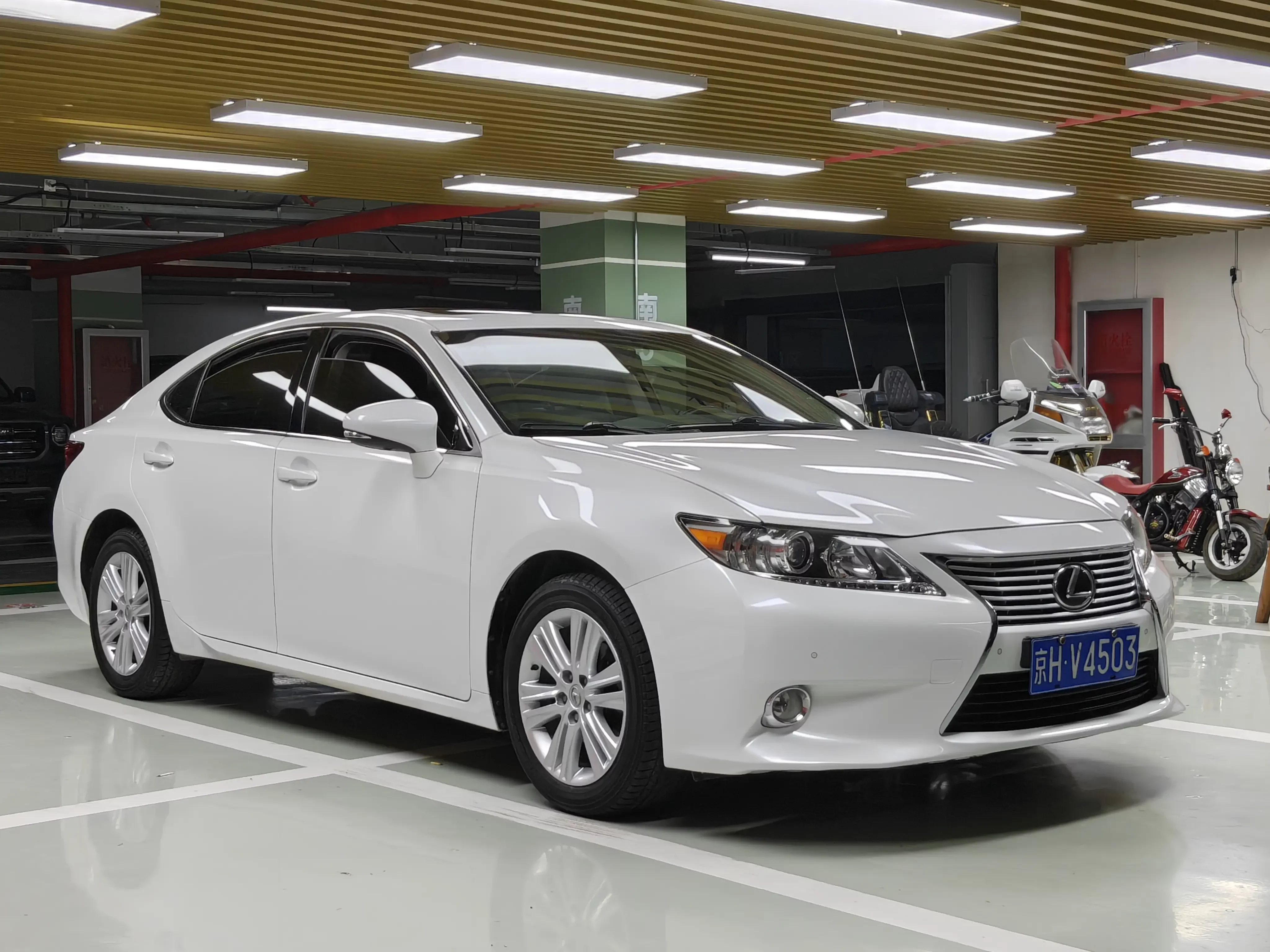 Lexus ES