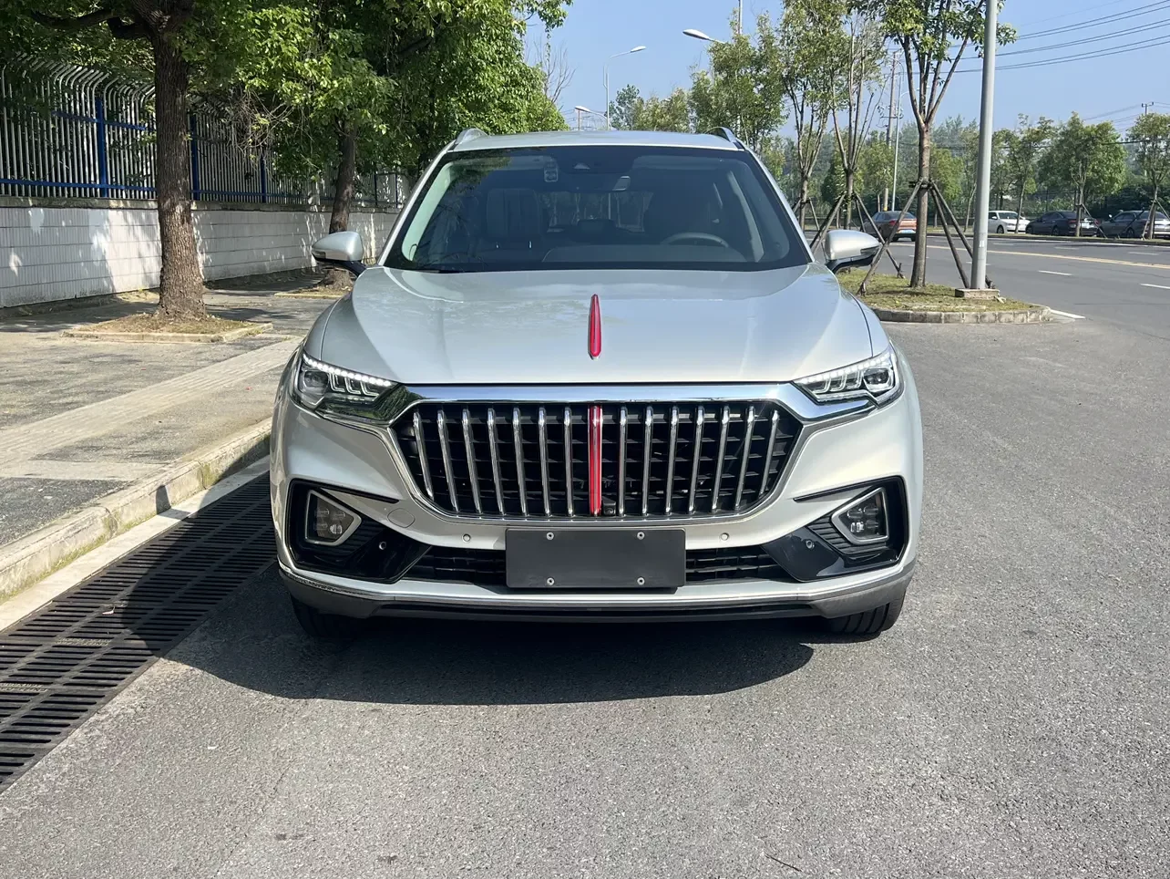 Hongqi HS5