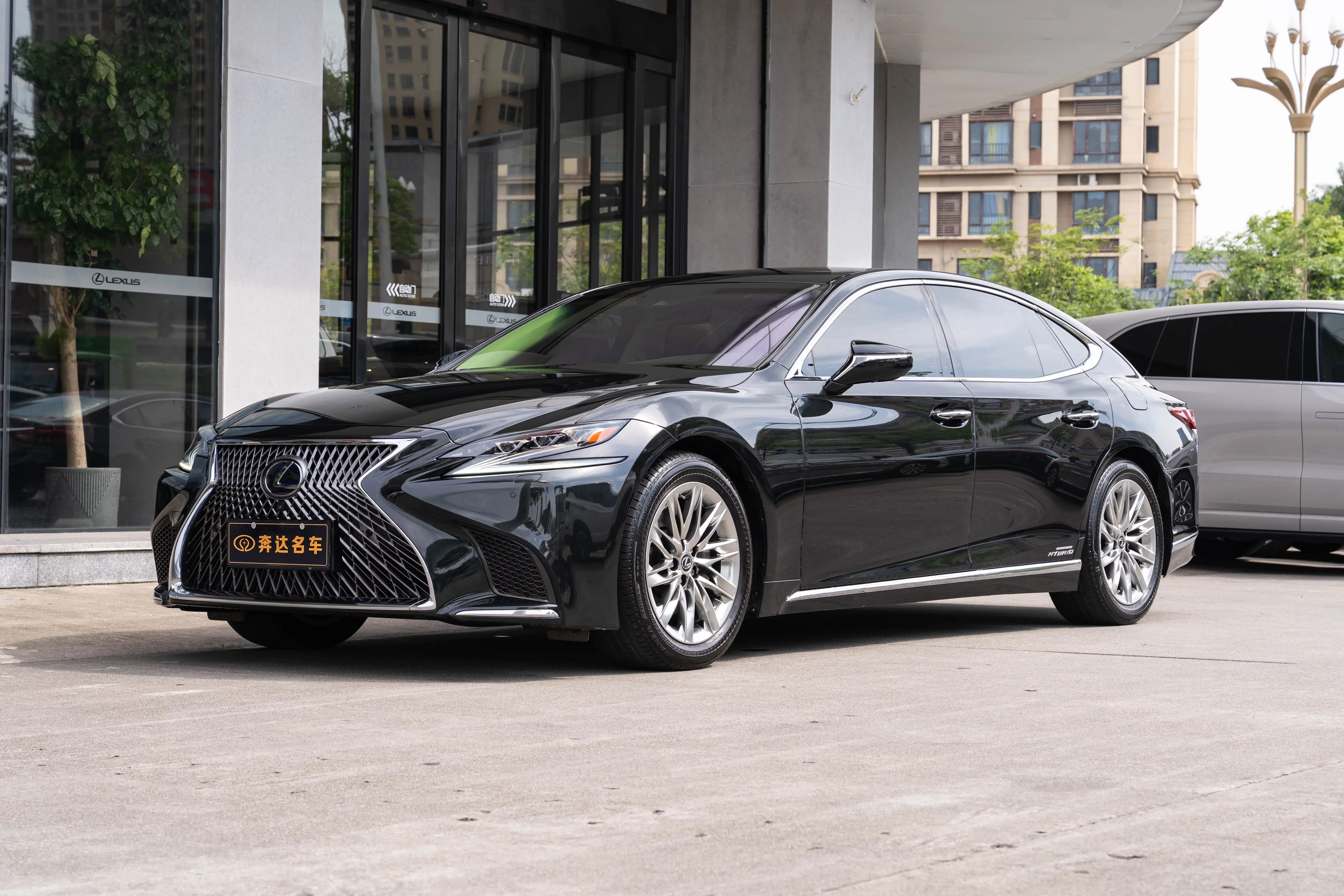 Lexus LS