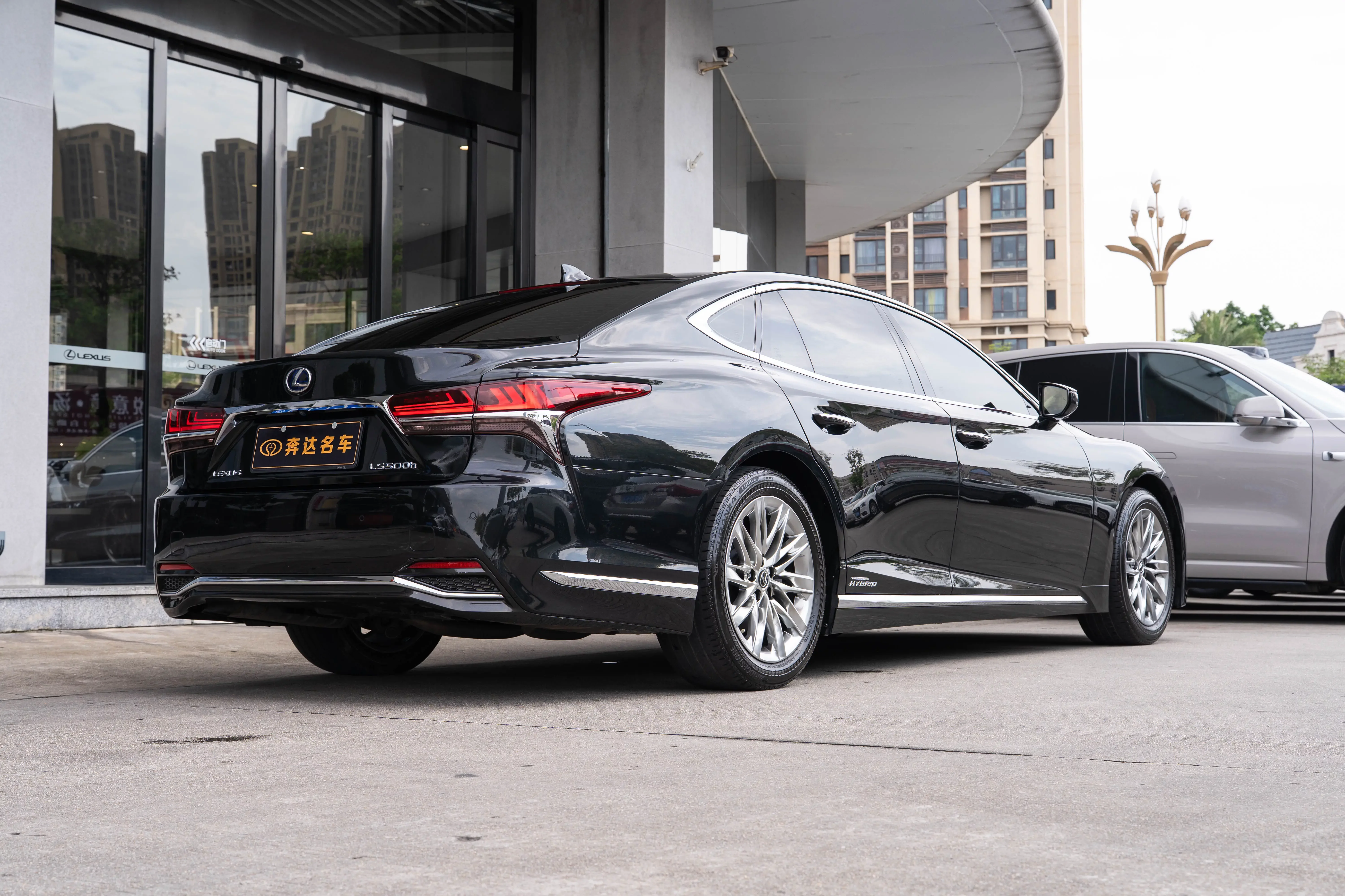 Lexus LS