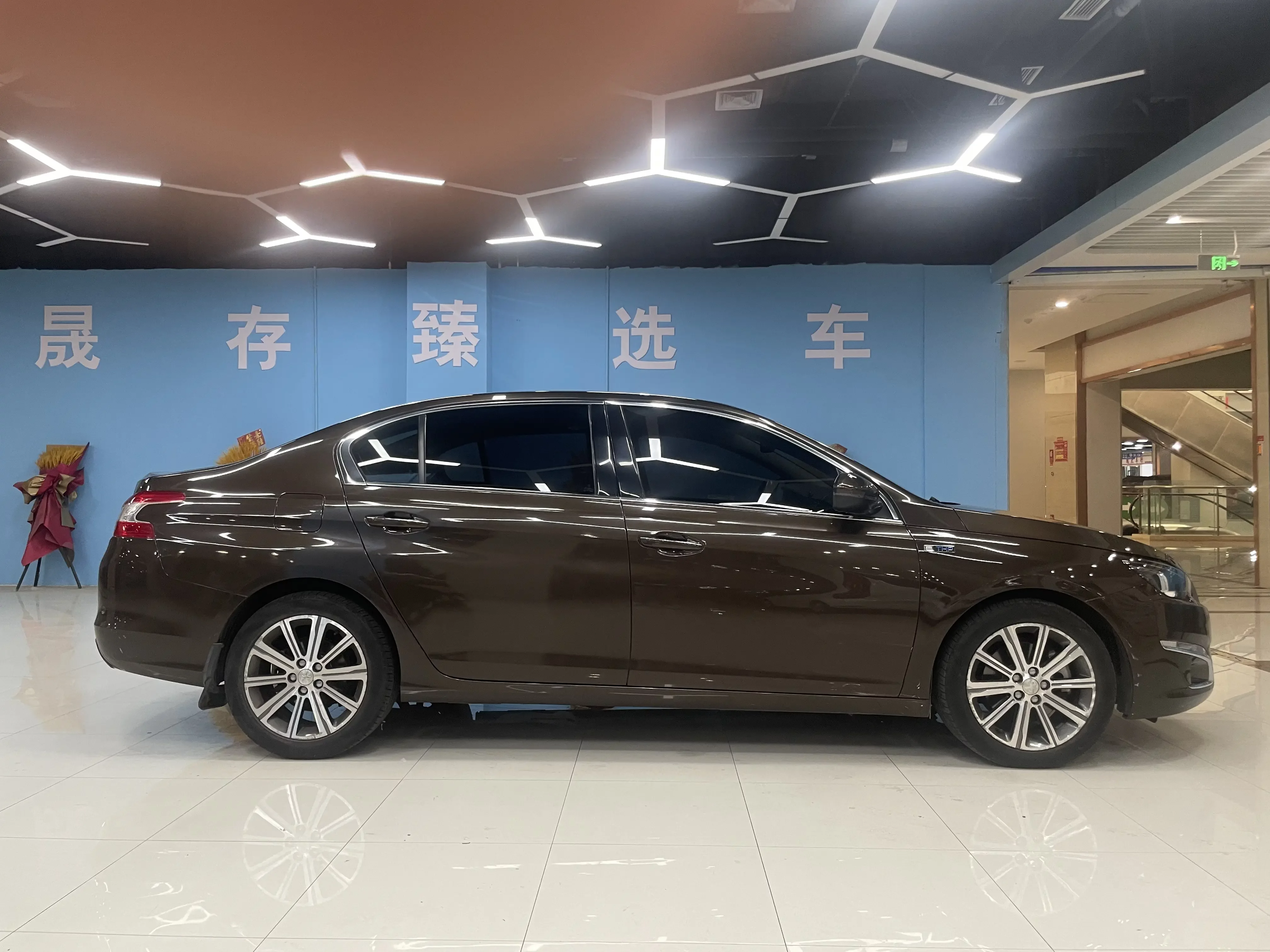 Peugeot 408