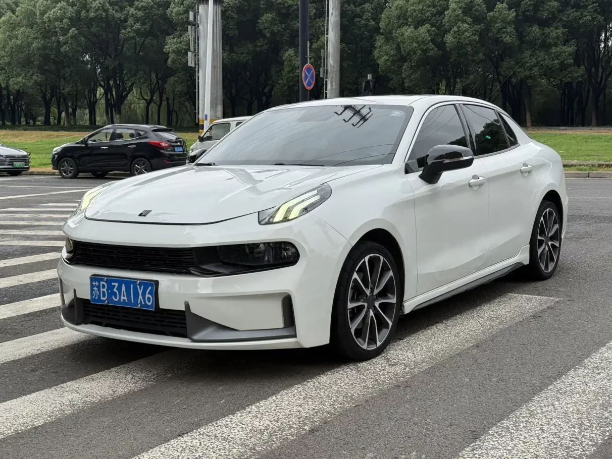 Lynk & Co 03