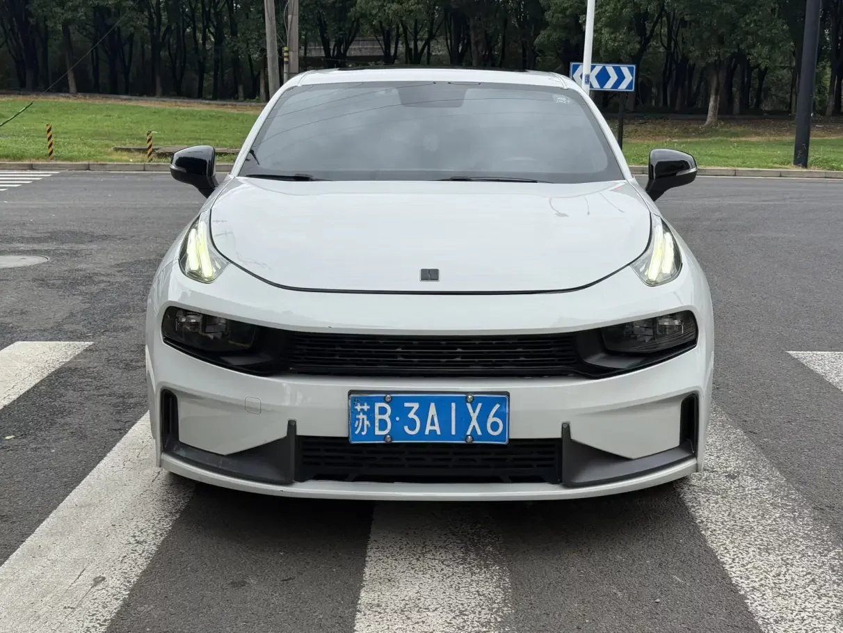 Lynk & Co 03