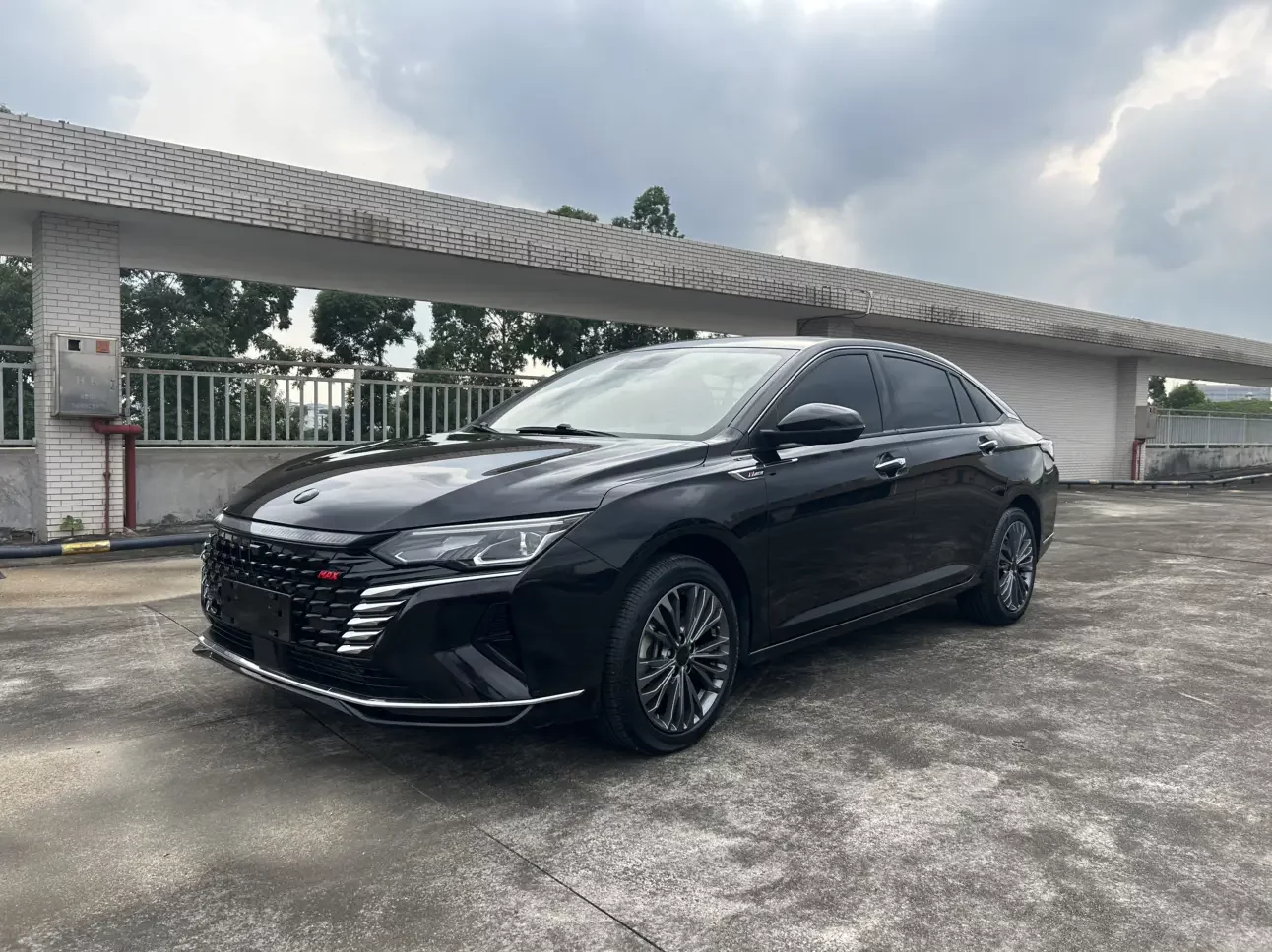 Dongfeng Yixuan MAX  из Китая