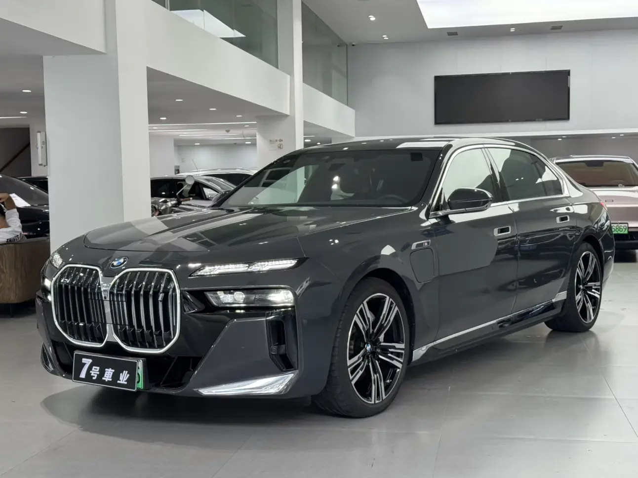 BMW i7  из Китая