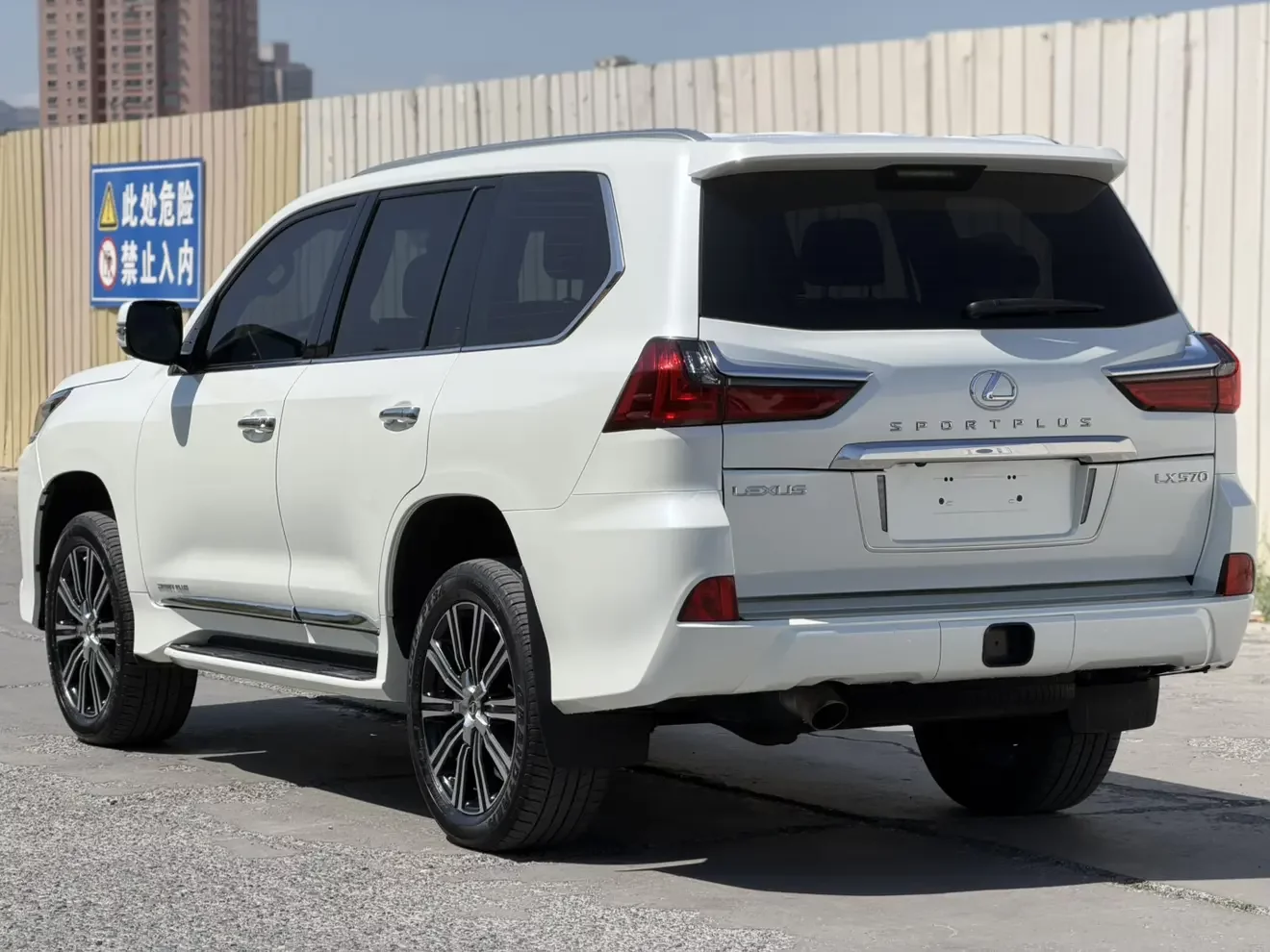 Lexus LX