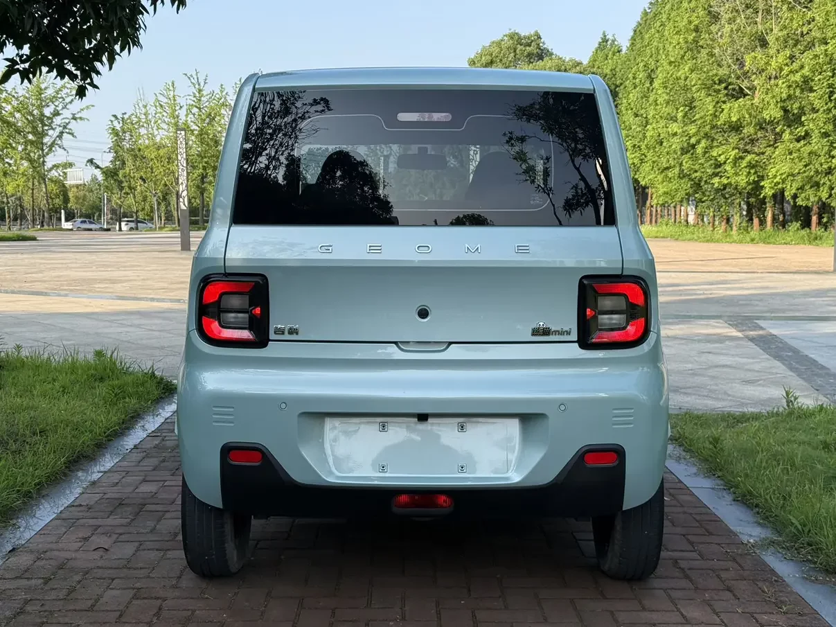 Geely panda