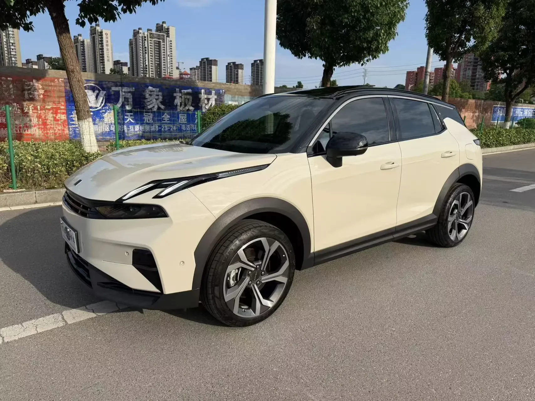 Lynk & Co 06