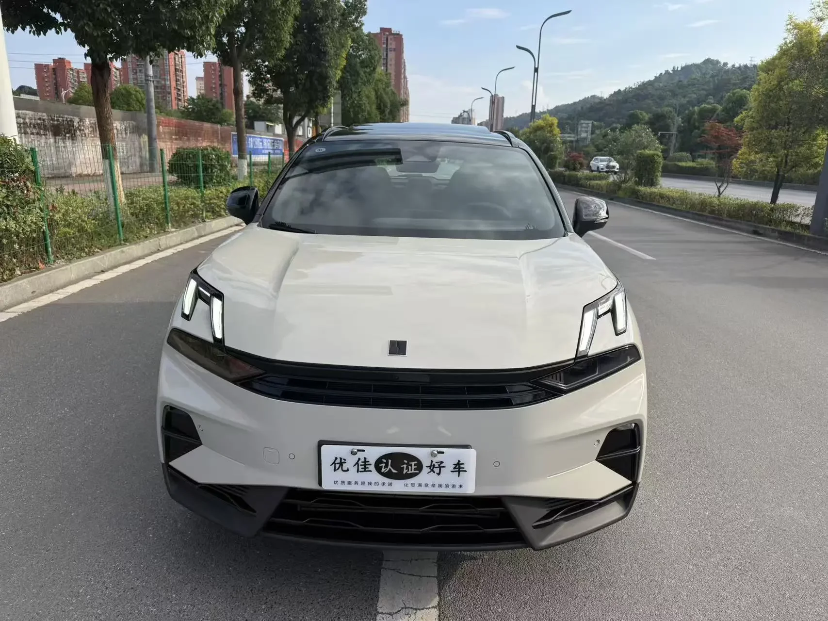Lynk & Co 06
