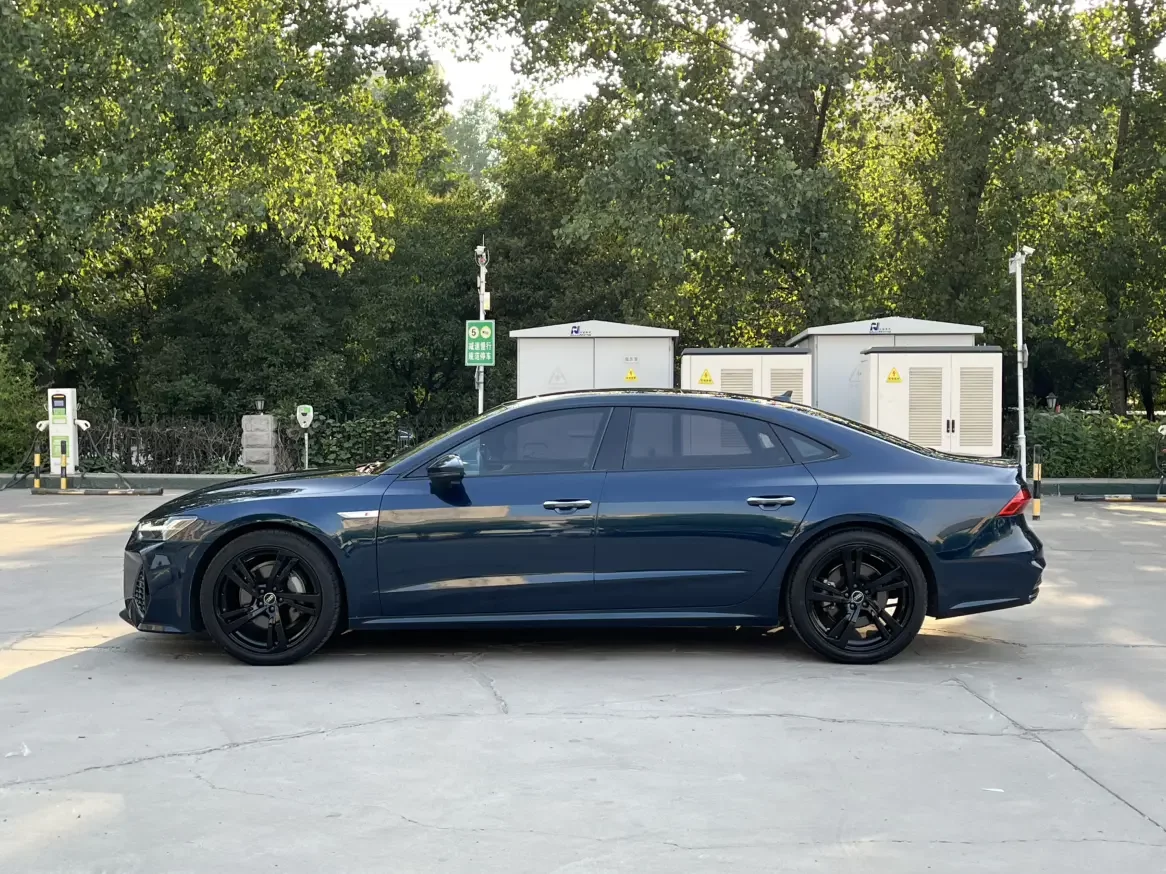 Audi A7L
