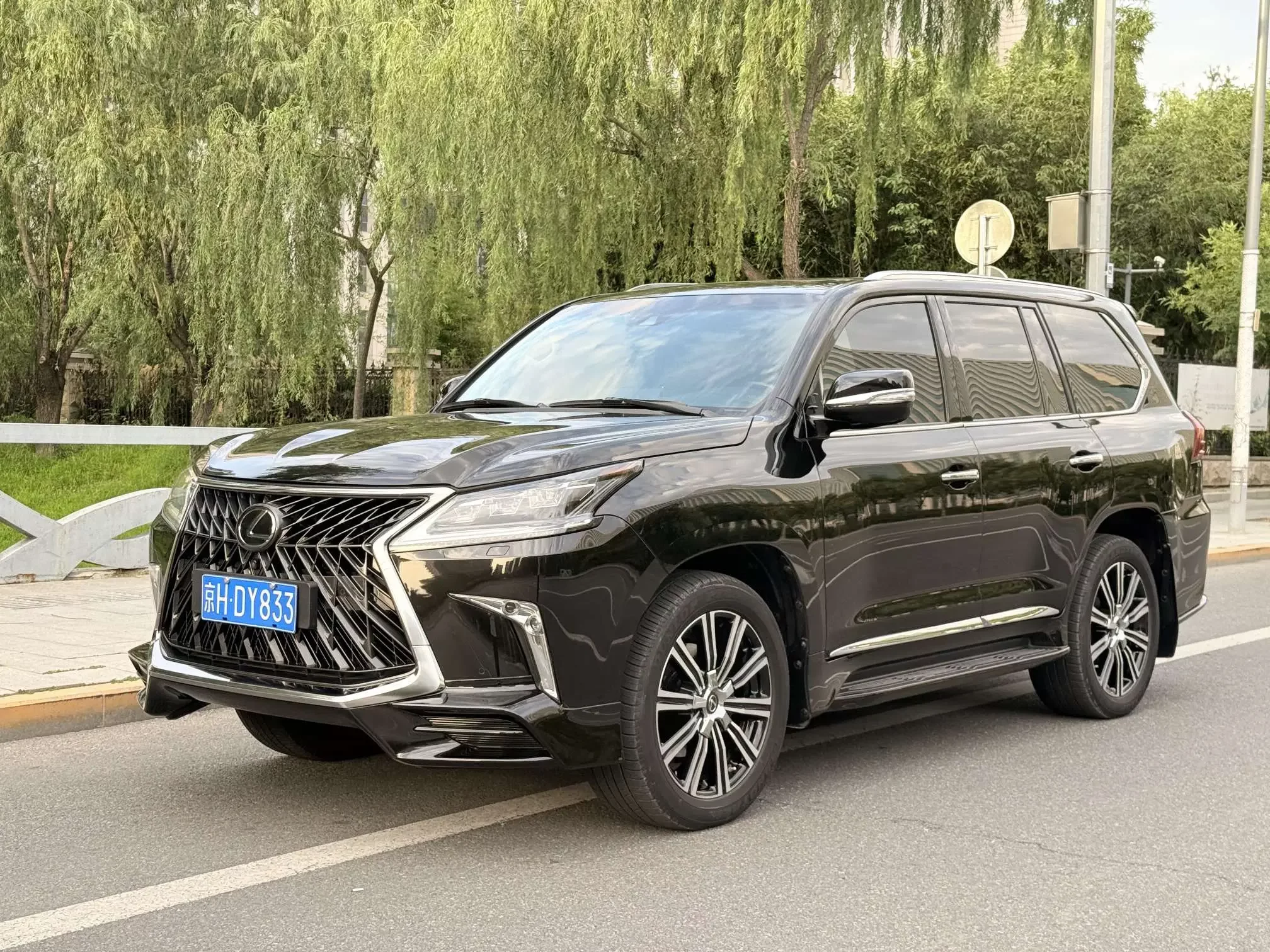 Lexus LX