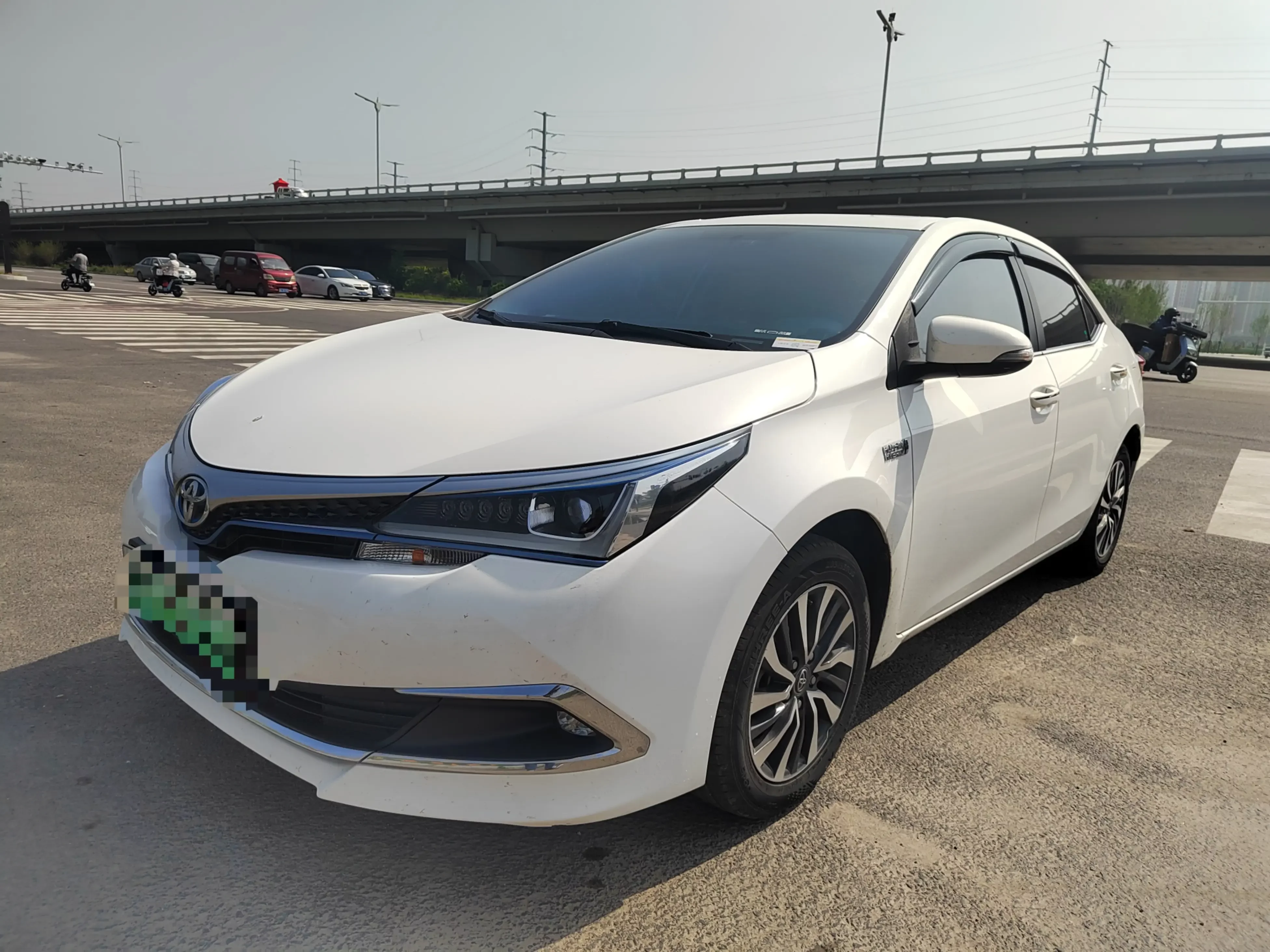 Toyota Corolla Dual Engine E+  из Китая