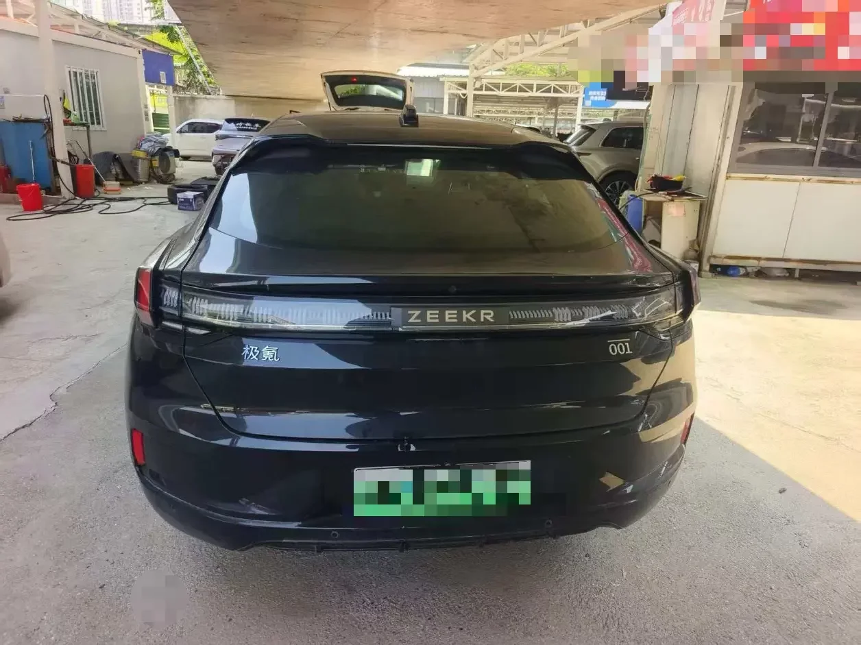 ZEEKR 001