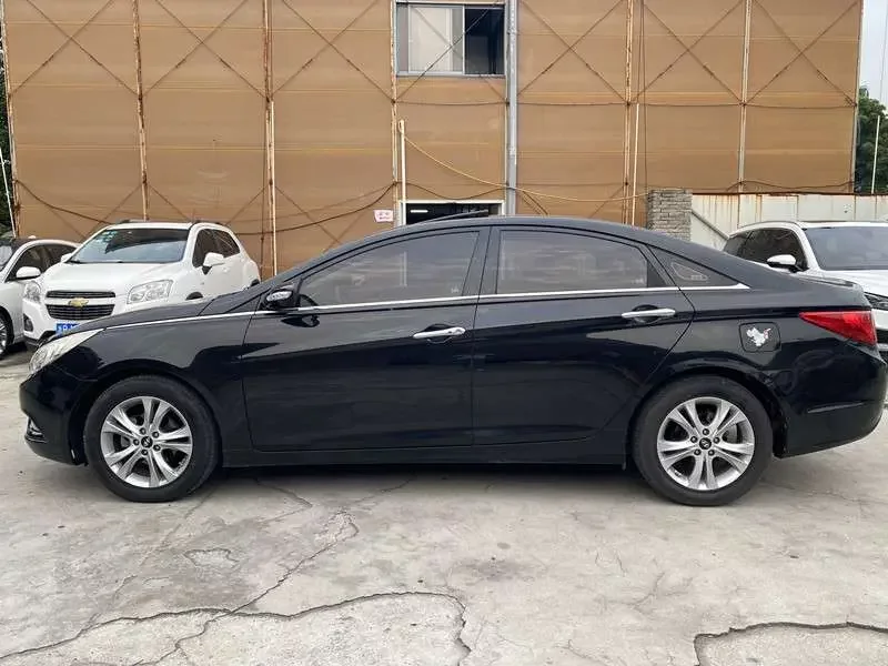 Hyundai sonata eight
