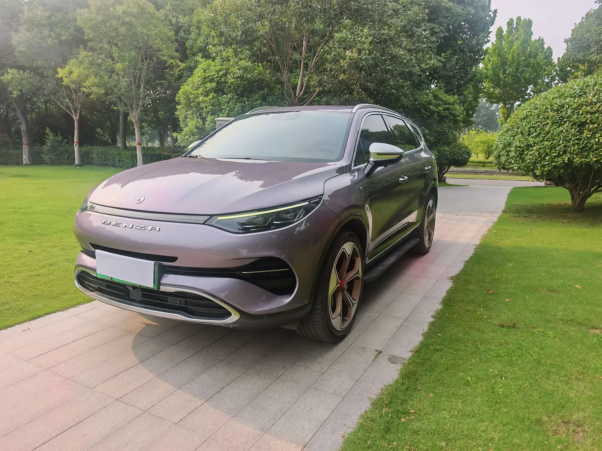 Denza X PHEV