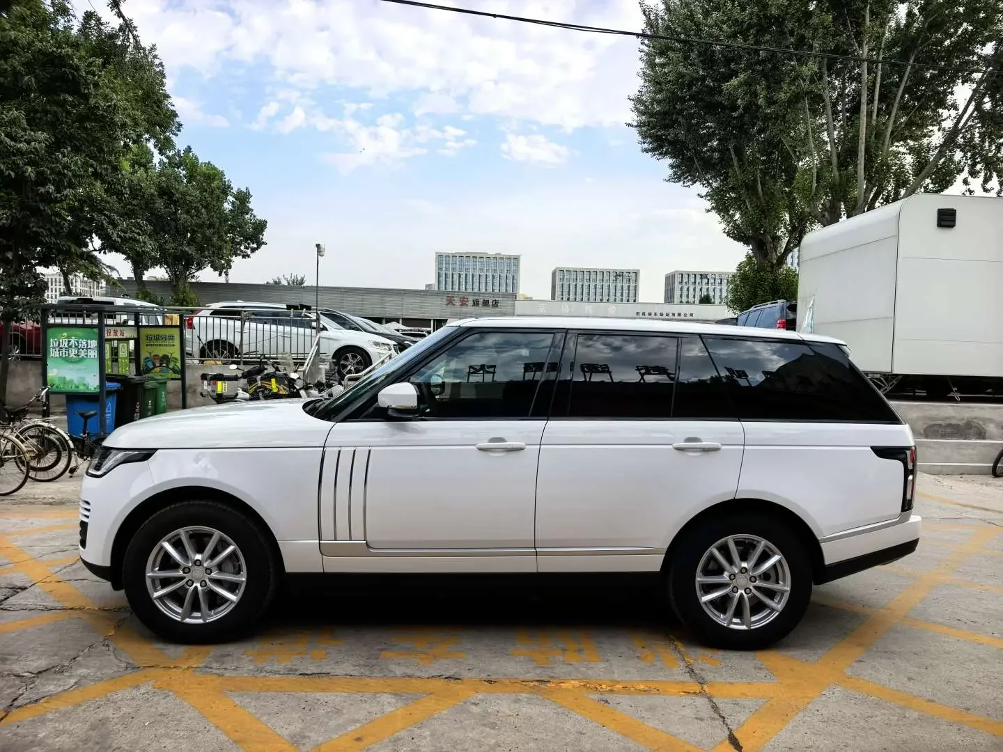 Land Rover range rover