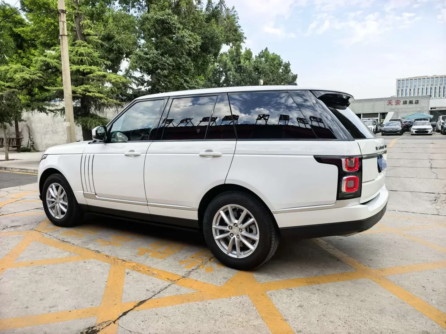 Land Rover range rover