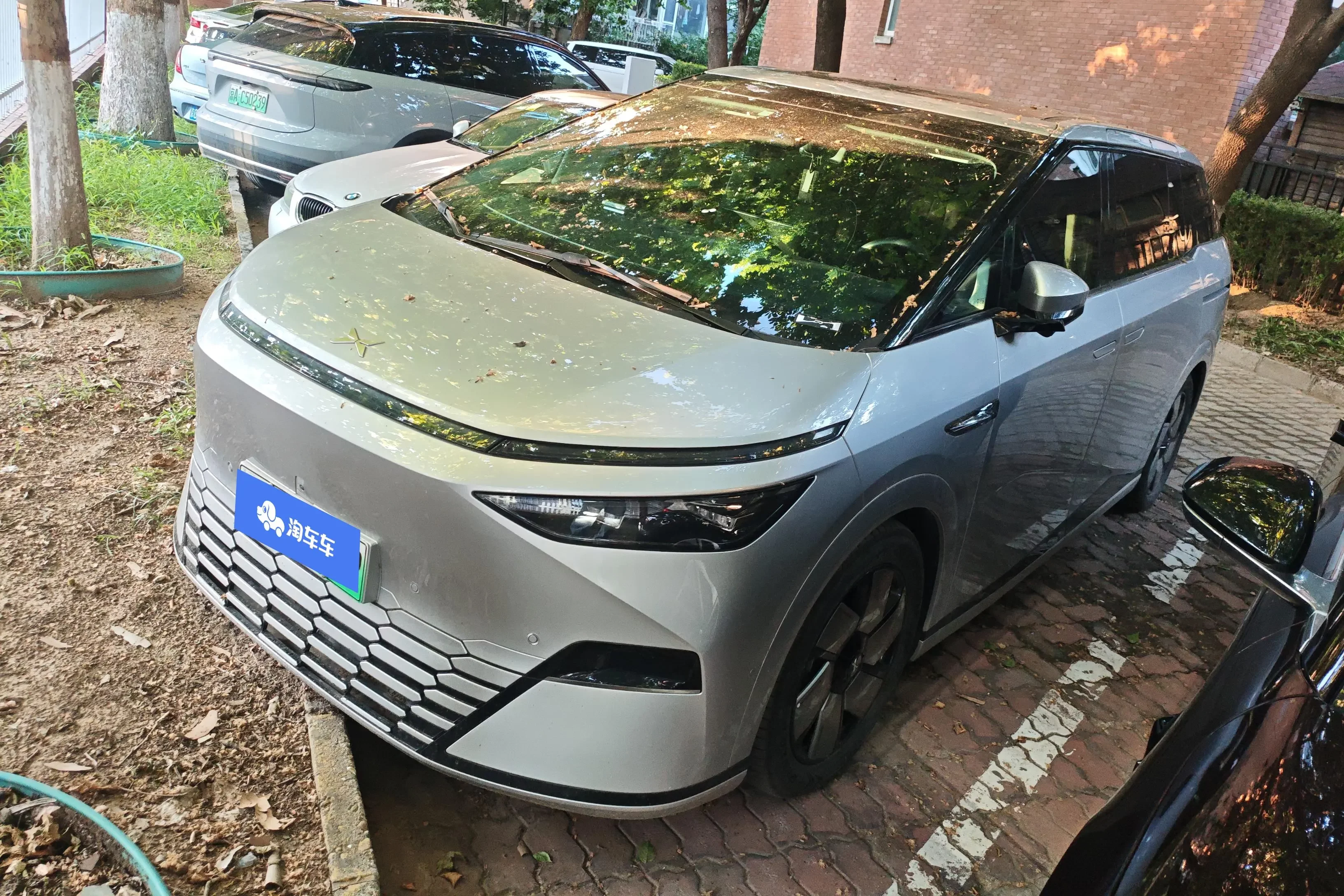 Xpeng X9