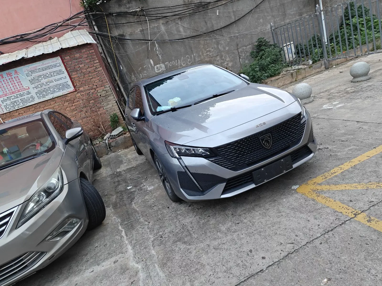 Peugeot 408  из Китая