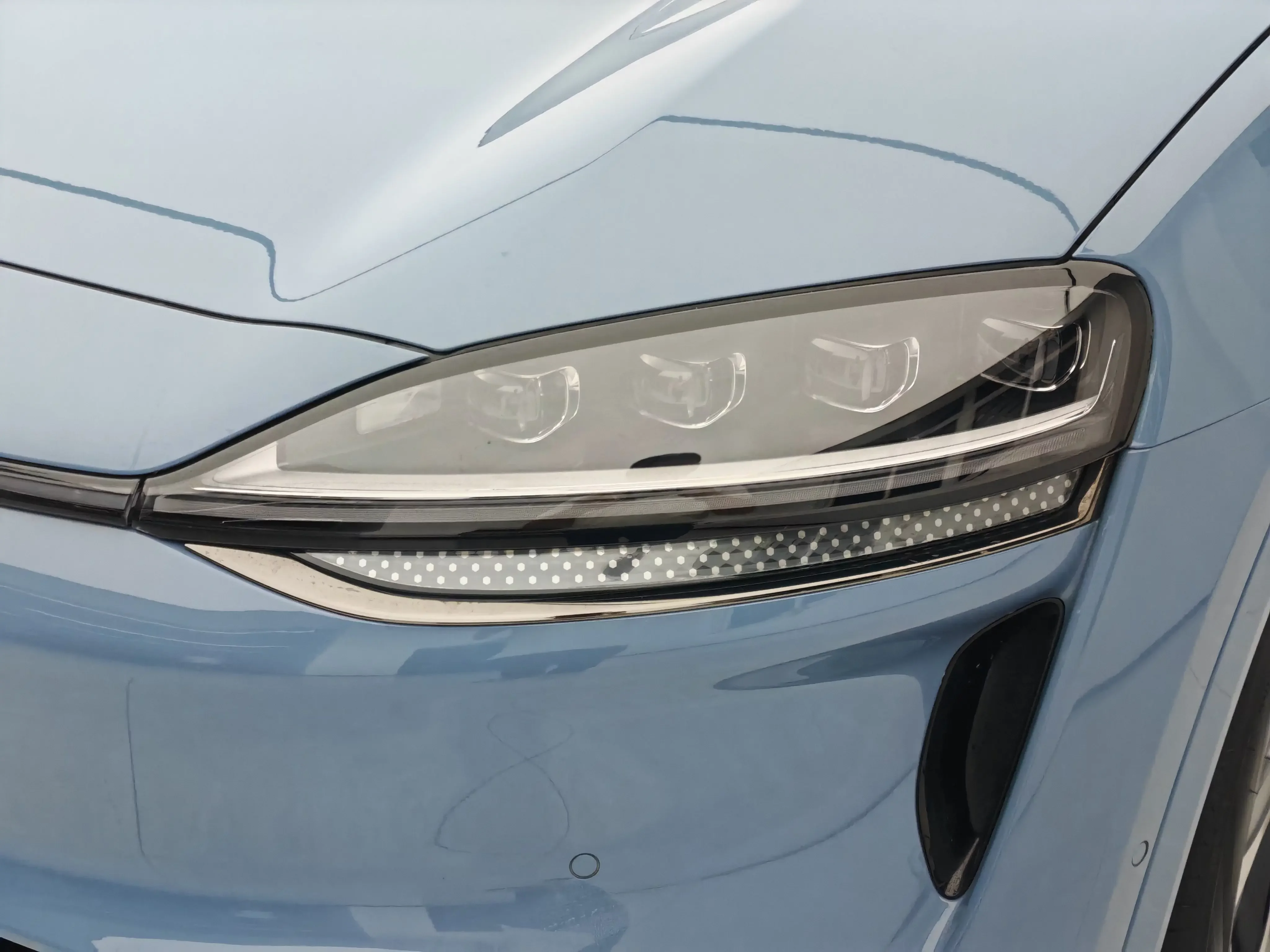 Luxeed Zhijie R7