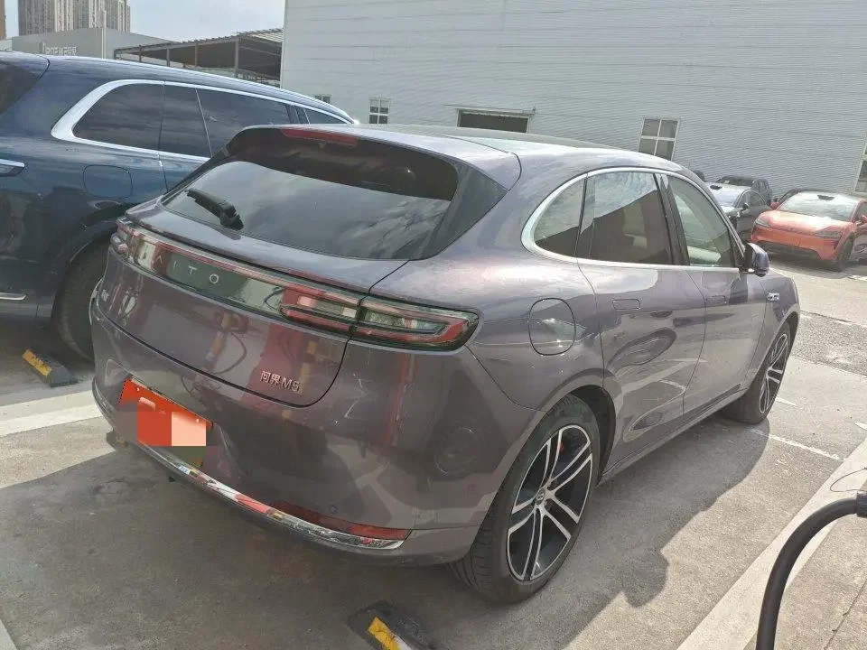 AITO M5