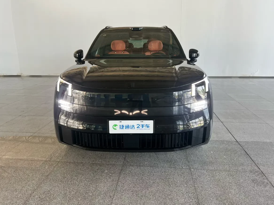 Lynk & Co 900