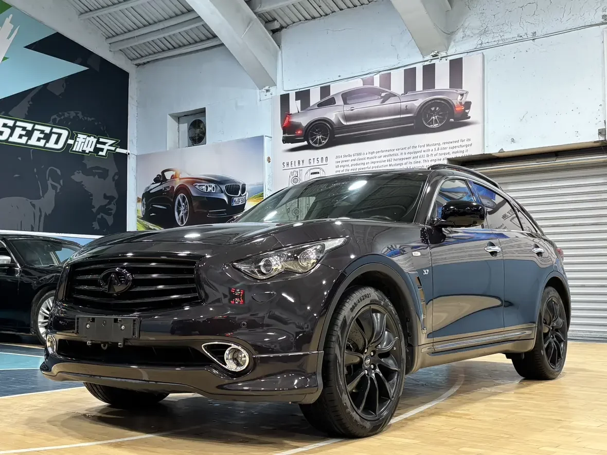 Infiniti QX70  из Китая