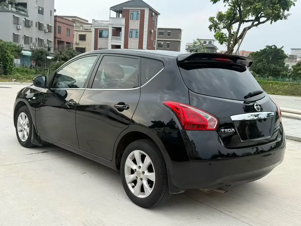 Nissan Tiida