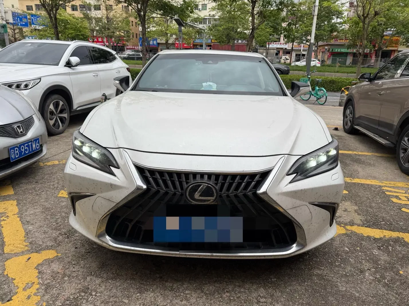 Lexus ES