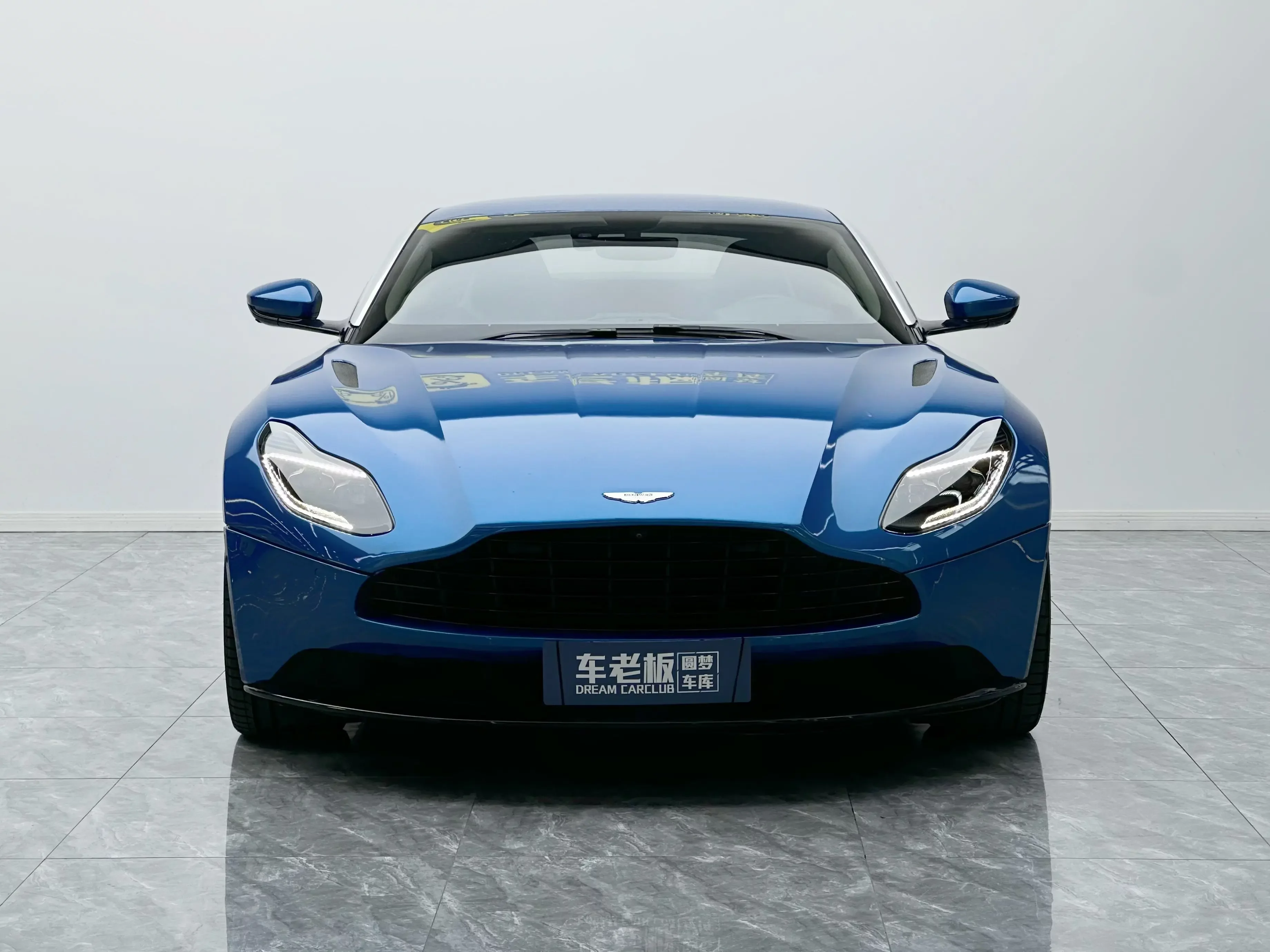 Aston Martin DB11
