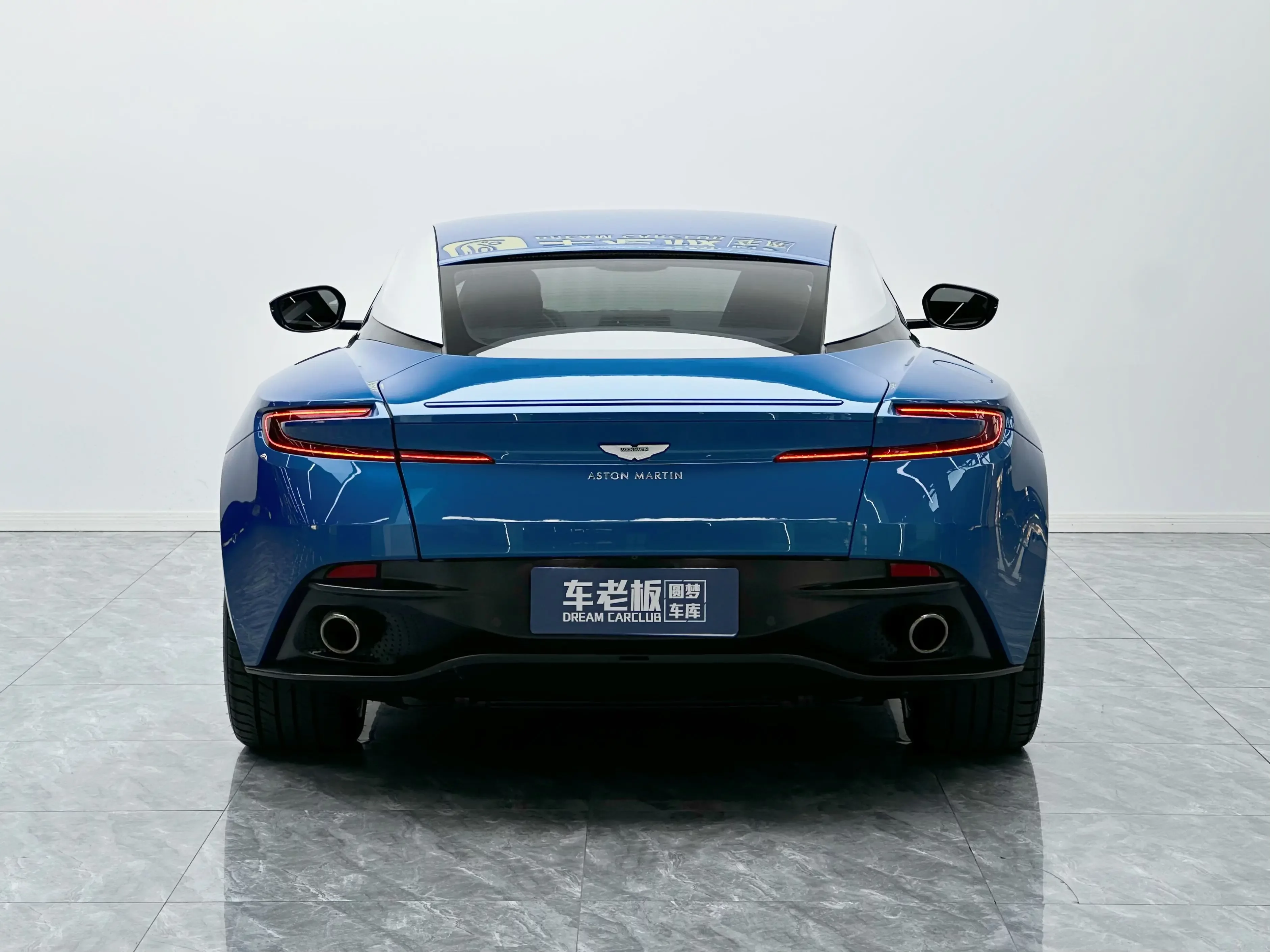 Aston Martin DB11
