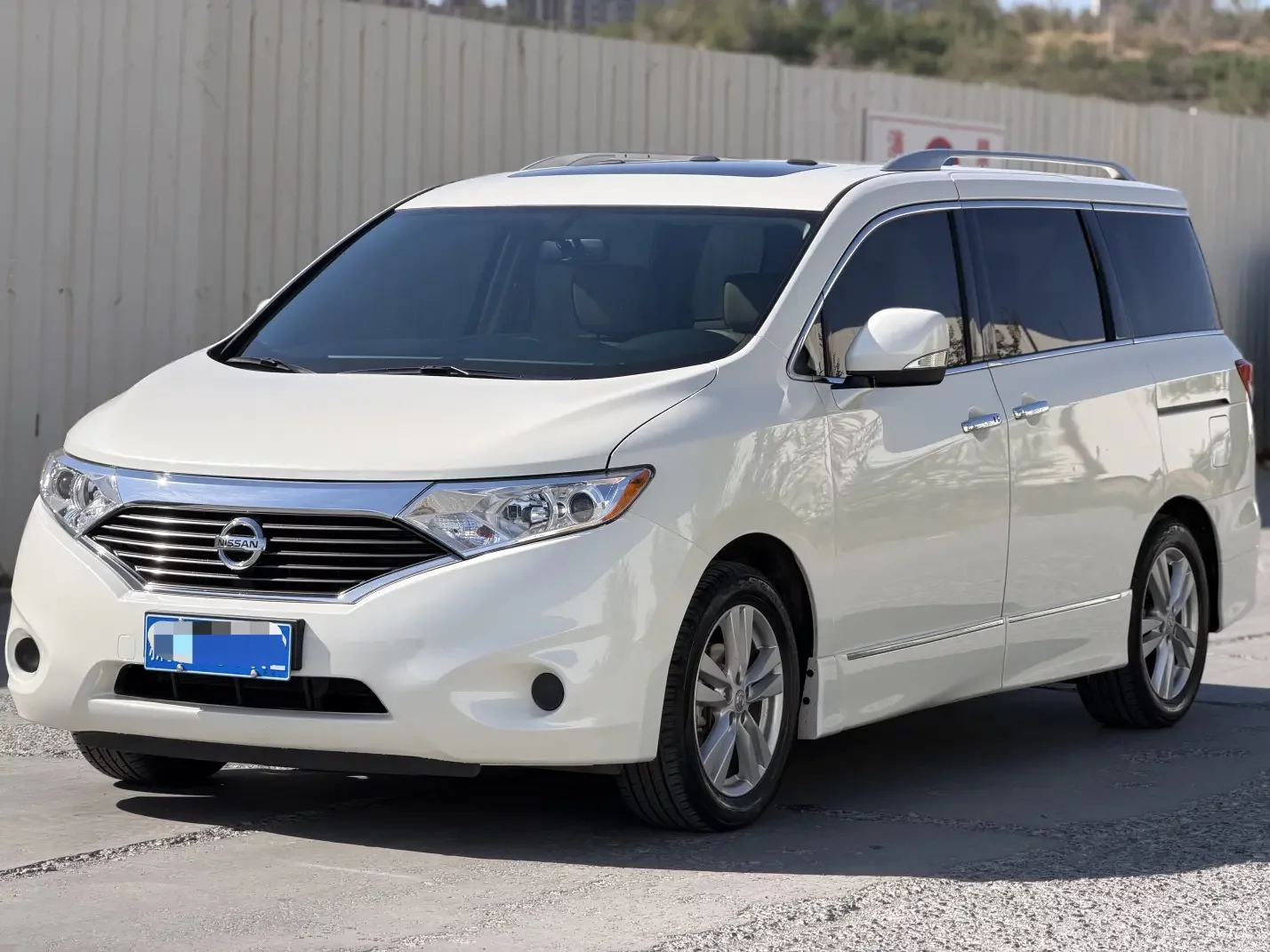 Nissan nobleman