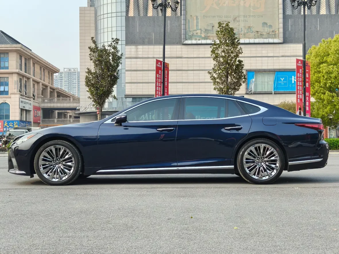 Lexus LS
