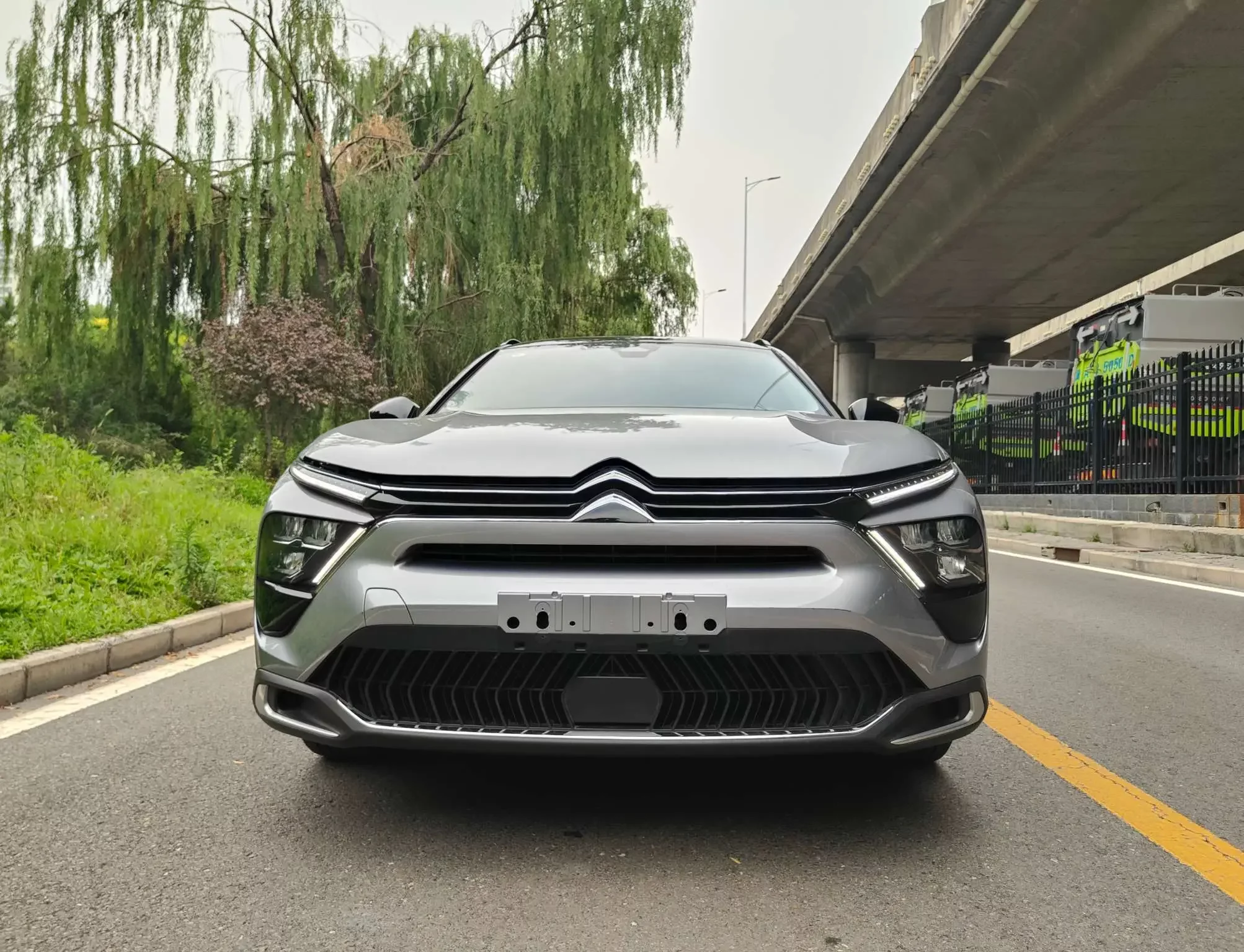 Citroën Versailles C5 X  из Китая