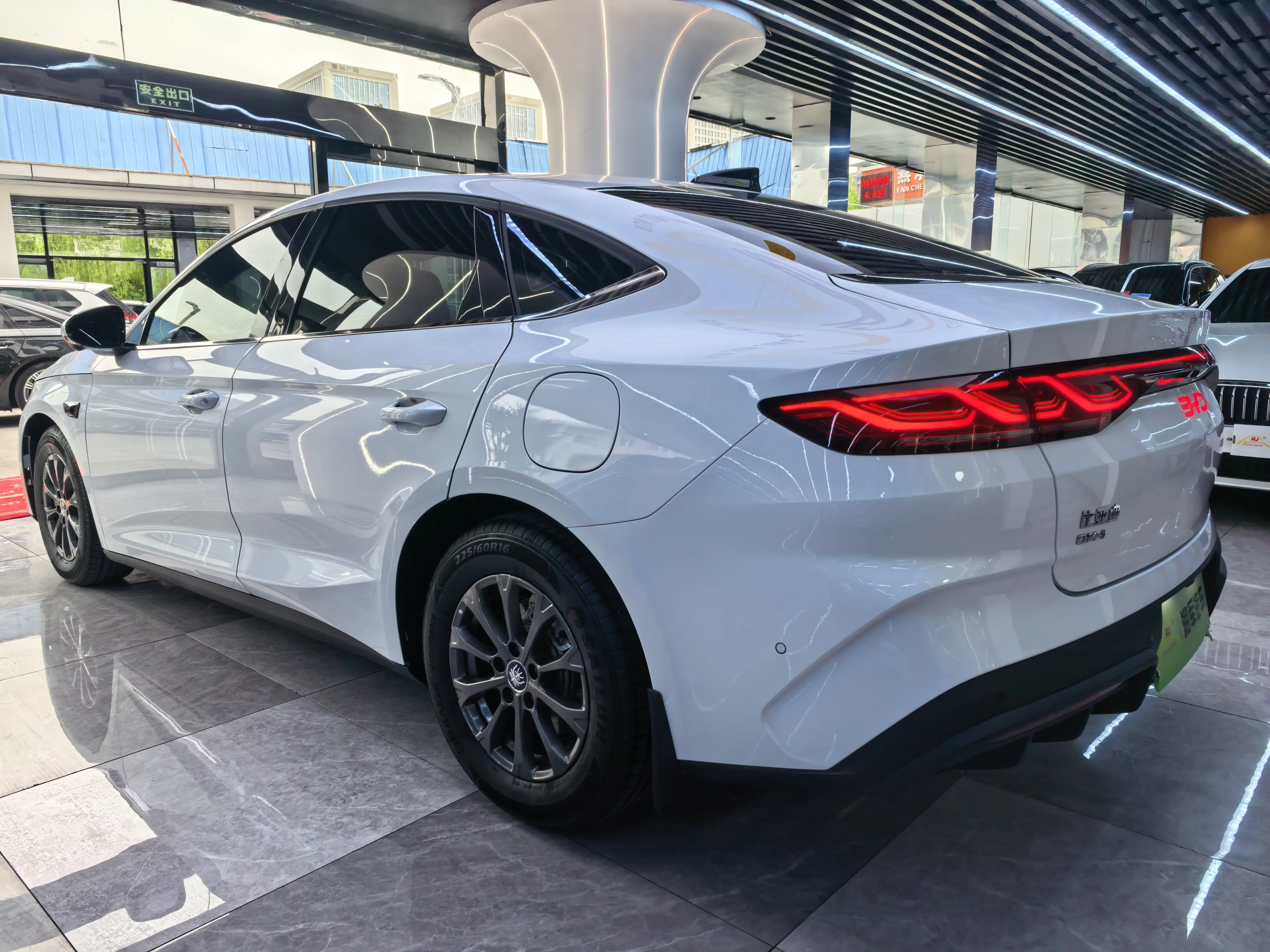 BYD Qin L DM