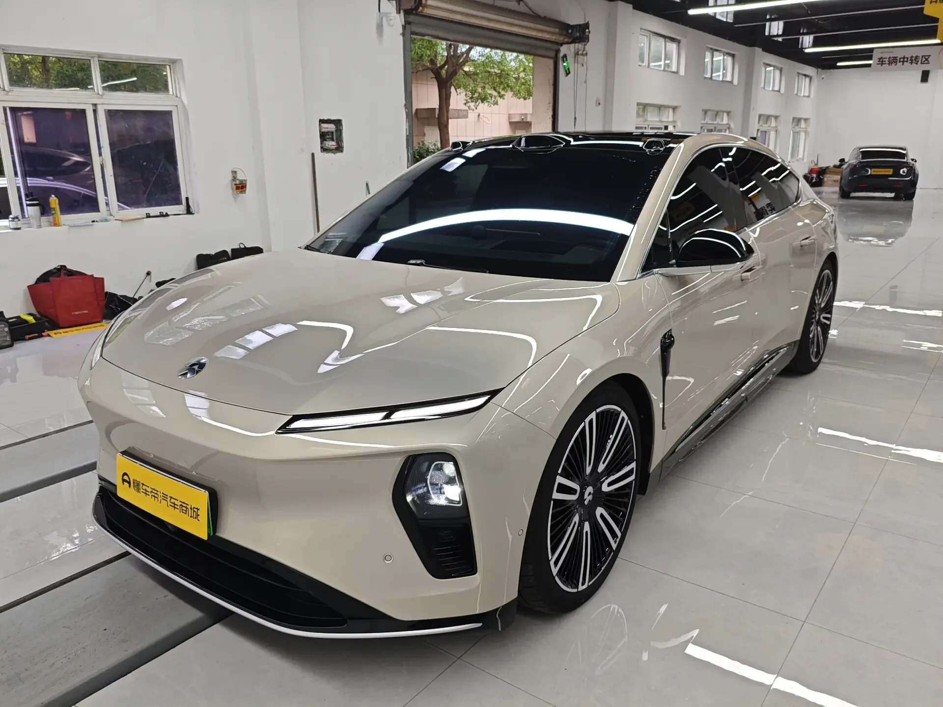 NIO ET9
