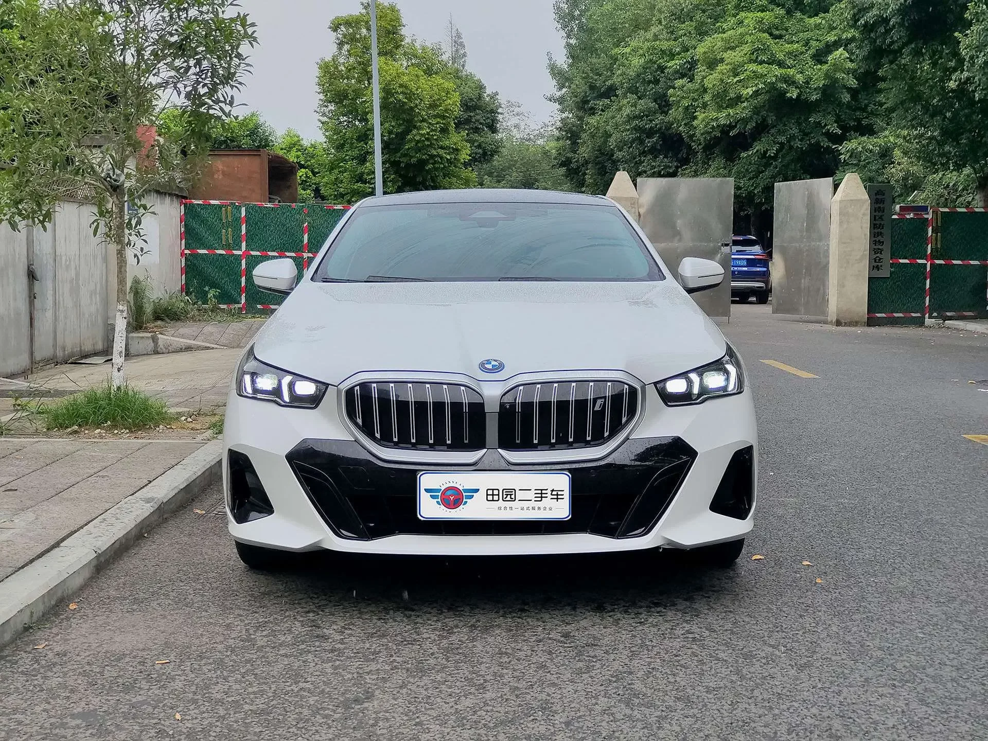 BMW i5