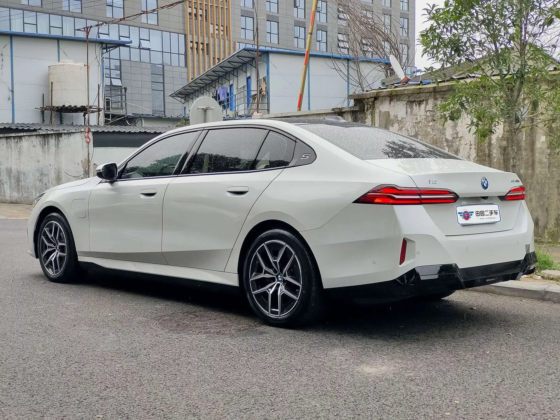 BMW i5