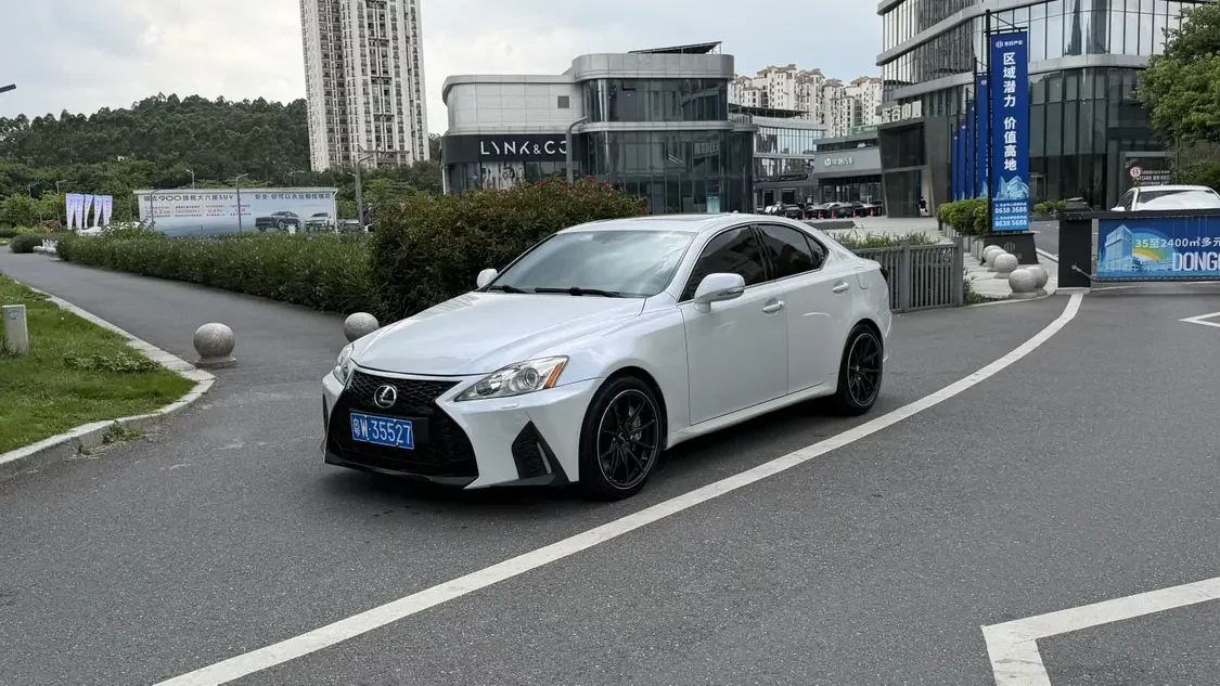 Lexus IS