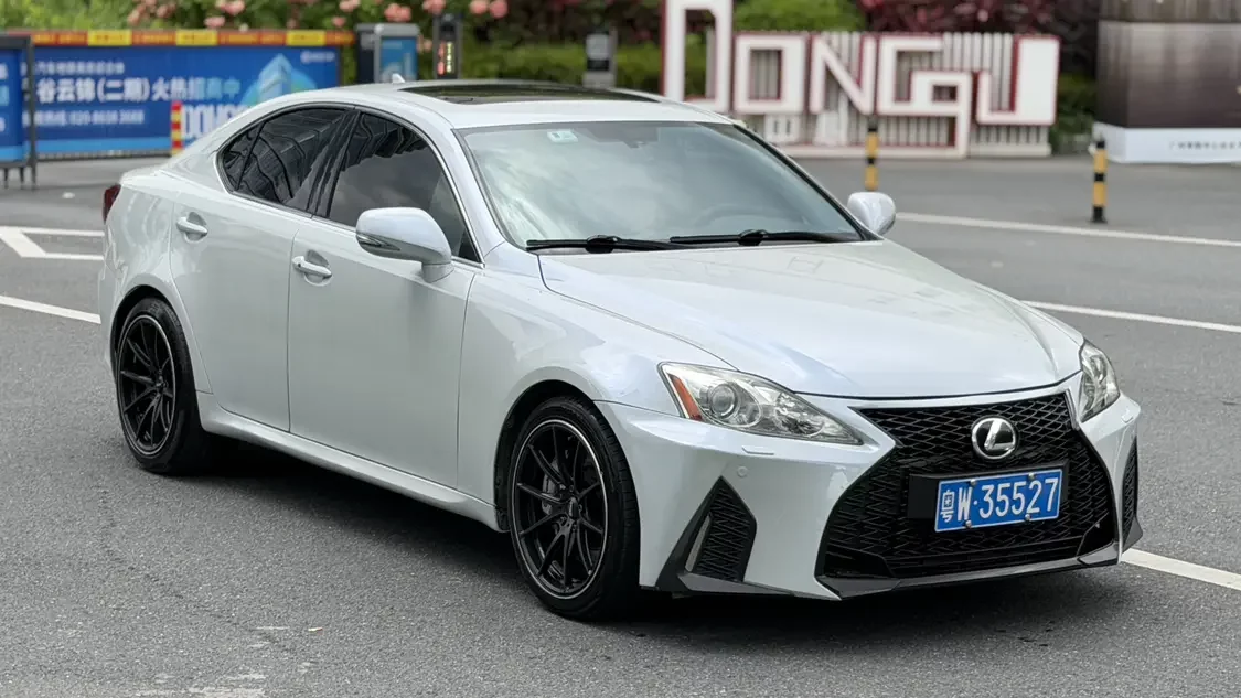 Lexus IS