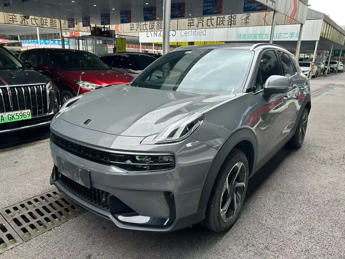 Lynk & Co 06