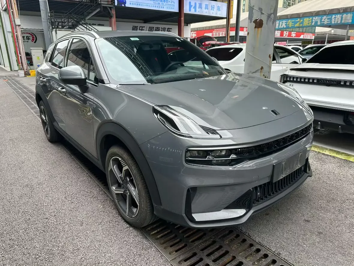Lynk & Co 06