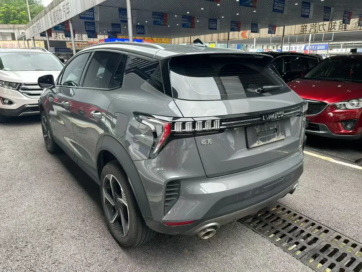 Lynk & Co 06