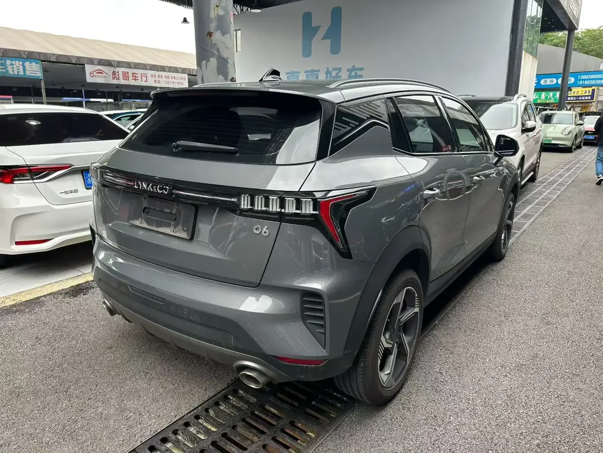 Lynk & Co 06