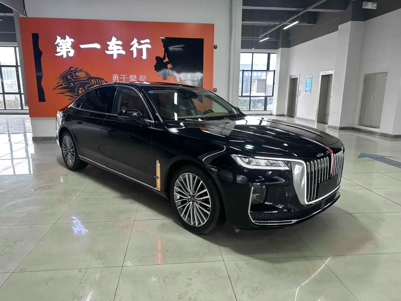 Hongqi H9  из Китая