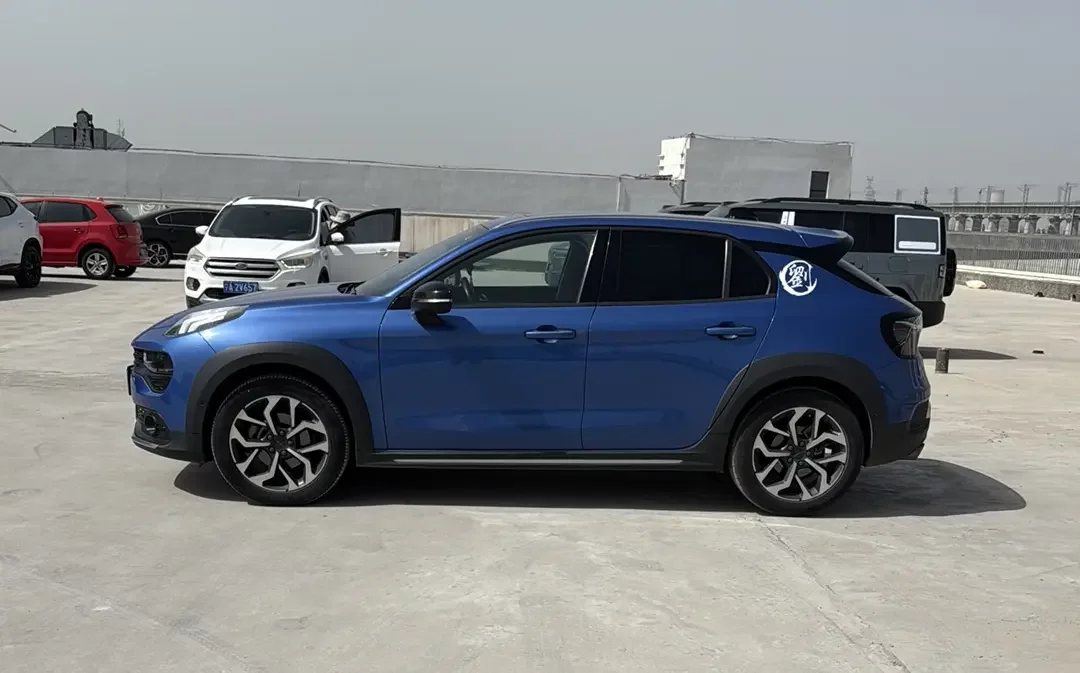 Lynk & Co 02